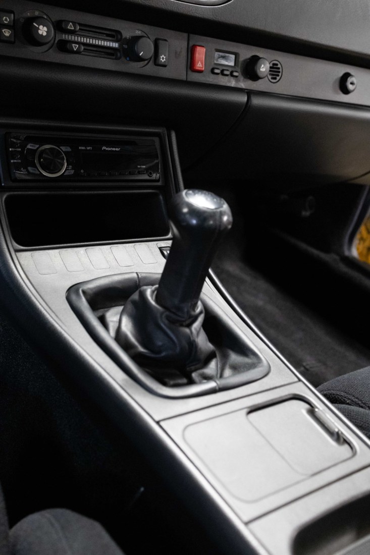 Porsche 968 manual shifter and center console detail