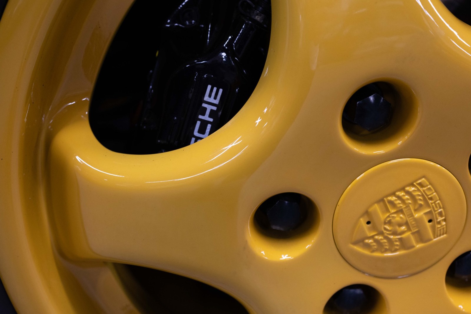 Porsche 968 color-coded wheel and brake caliper detail